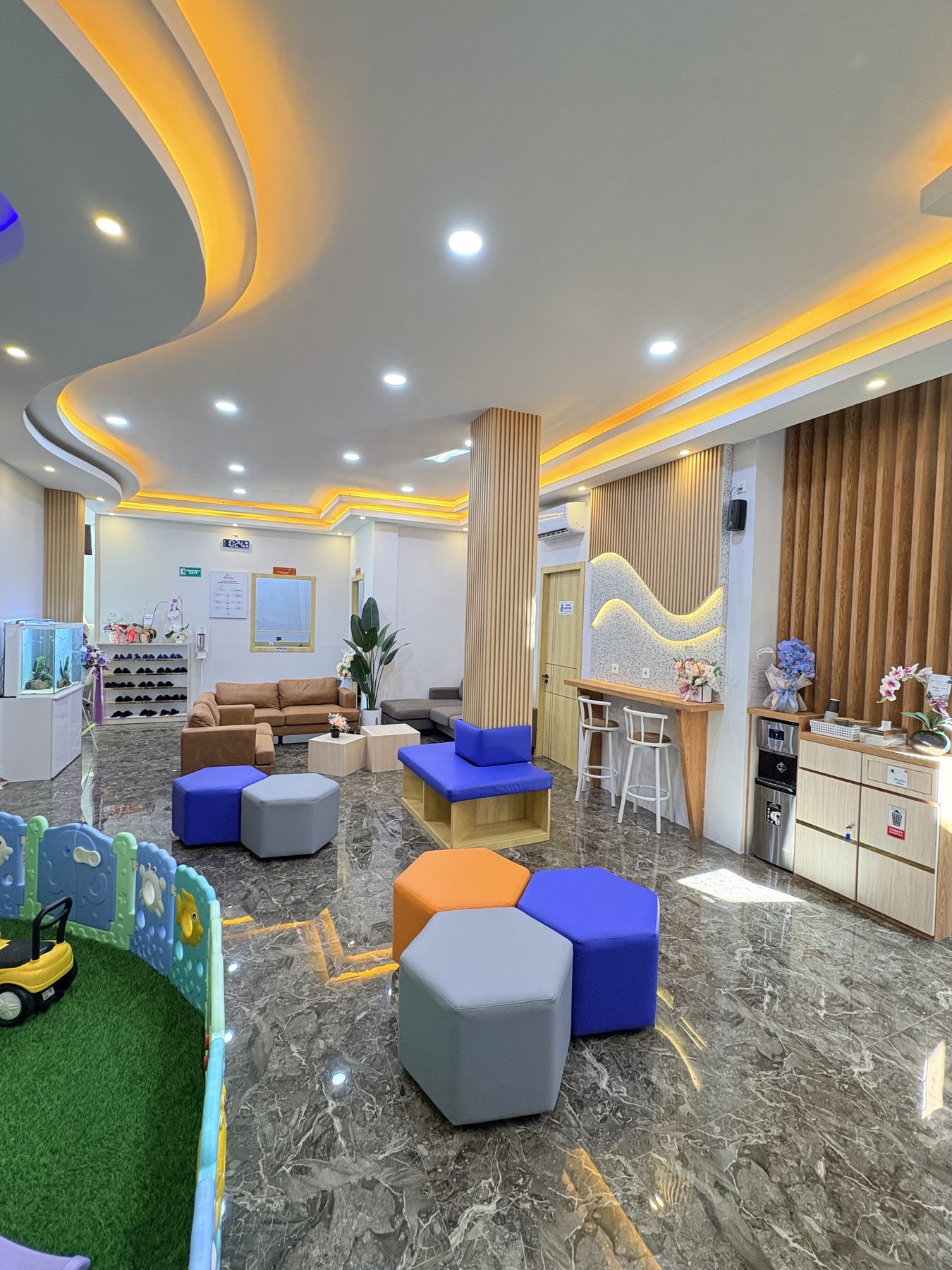 Ruang tunggu Devema Clinic